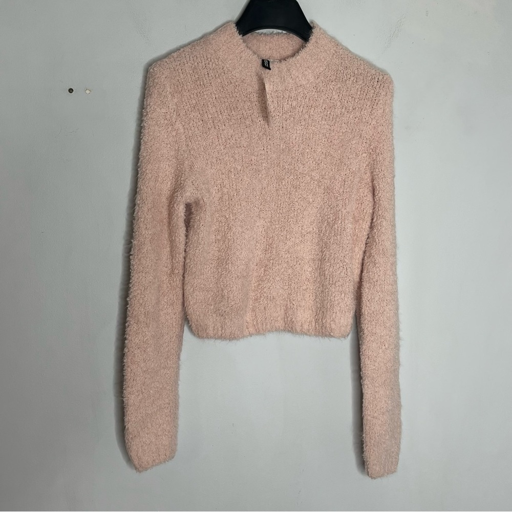 H&M Size Medium NEW. Pink Plush Eyelash Cropped Mockneck Sweater